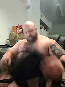 Snapshot of Strong_Bear89 chatting on January 20, 6:42 am Strong Bear89 online show from January 20, 6:42 am