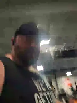 Snapshot of Strong_Bear89 chatting on December 17, 6:35 am Strong Bear89 online show from December 17, 6:35 am