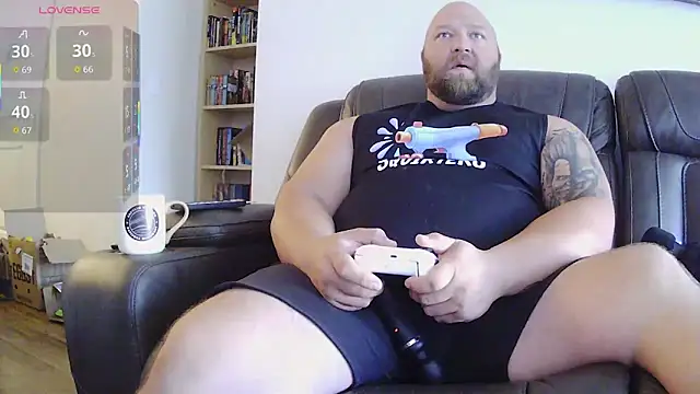 Snapshot of Strong_Bear89 chatting on September 10, 2:16 pm Strong Bear89 online show from September 10, 2:16 pm