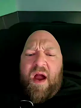 Snapshot of Strong_Bear89 chatting on January 24, 9:17 am Strong Bear89 online show from January 24, 9:17 am