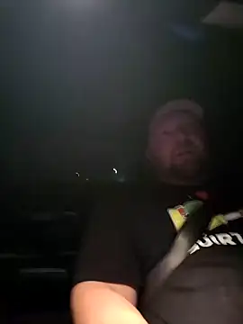 Snapshot of Strong_Bear89 chatting on January 7, 7:11 am Strong Bear89 online show from January 7, 7:11 am