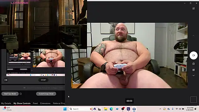 Snapshot of Strong_Bear89 chatting on January 29, 4:15 am Strong Bear89 online show from January 29, 4:15 am