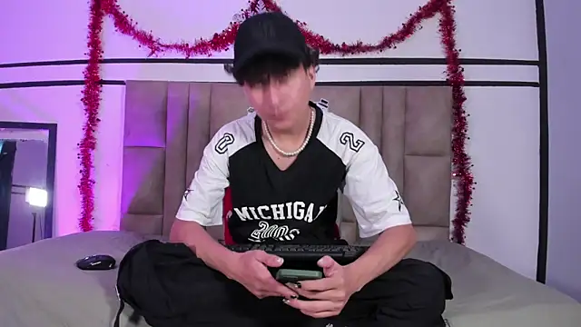 Mugiii 1 online show from December 20, 4:25 pm