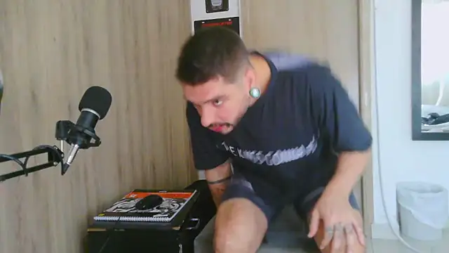 Aaron kwok28 online show from February 17, 10:08 pm