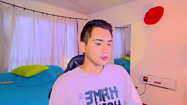 Chris Maddox online show from December 18, 11:17 am