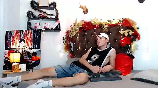 flowers18 online show from December 3, 9:34 pm