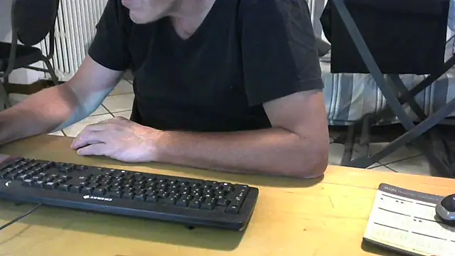 Snapshot of alkro63 chatting on September 28, 6:39 pm alkro63 online show from September 28, 6:39 pm