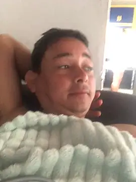 isacalejandroo online show from January 2, 4:02 pm