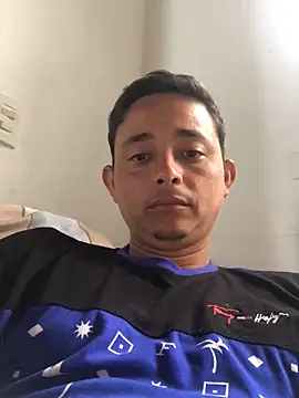 isacalejandroo online show from January 21, 4:23 pm