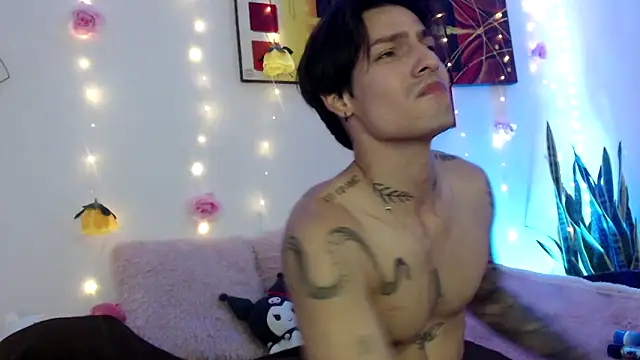 Snapshot of Apolo_Hidalgo01 chatting on December 4, 3:43 pm Apolo Hidalgo01 online show from December 4, 3:43 pm