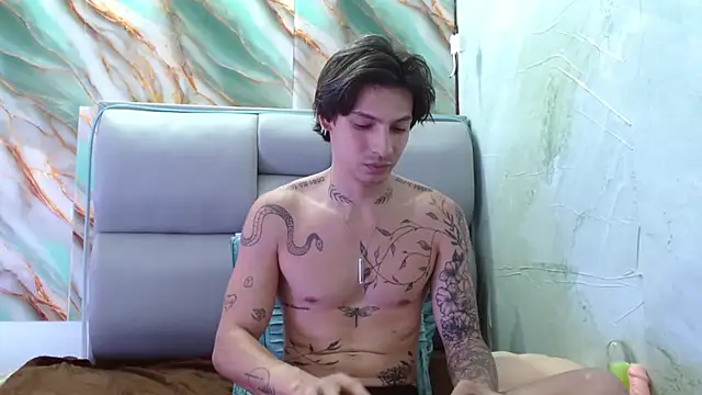 Snapshot of Apolo_Hidalgo01 chatting on February 22, 4:59 pm Apolo Hidalgo01 online show from February 22, 4:59 pm