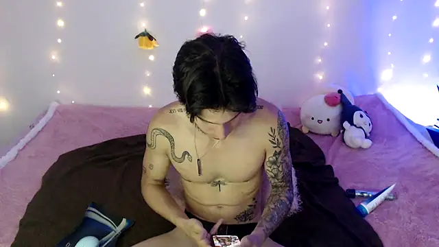 Snapshot of Apolo_Hidalgo01 chatting on December 3, 3:44 pm Apolo Hidalgo01 online show from December 3, 3:44 pm