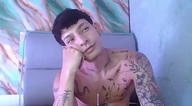 Snapshot of Apolo_Hidalgo01 chatting on February 26, 5:28 pm Apolo Hidalgo01 online show from February 26, 5:28 pm