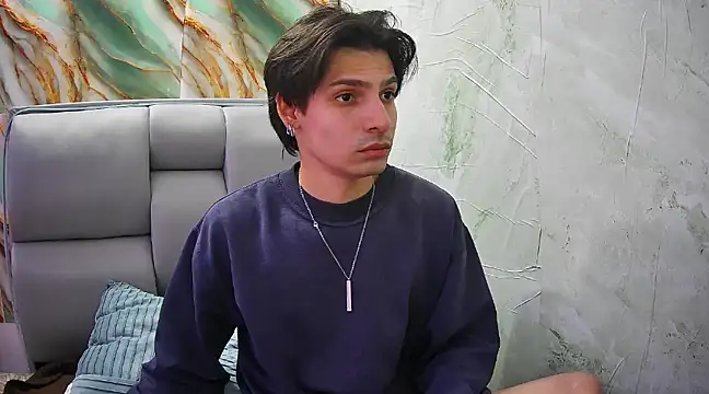 Snapshot of Apolo_Hidalgo01 chatting on February 12, 4:33 pm Apolo Hidalgo01 online show from February 12, 4:33 pm