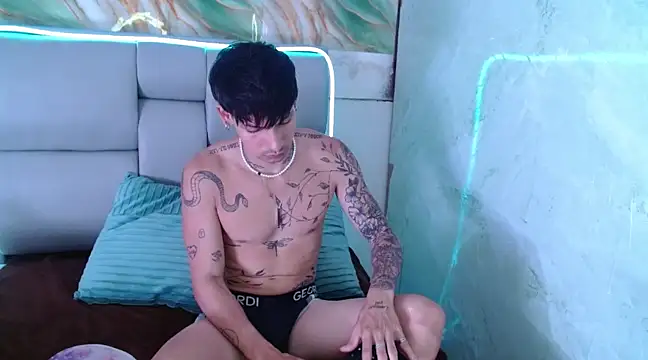 Snapshot of Apolo_Hidalgo01 chatting on February 28, 5:37 pm Apolo Hidalgo01 online show from February 28, 5:37 pm