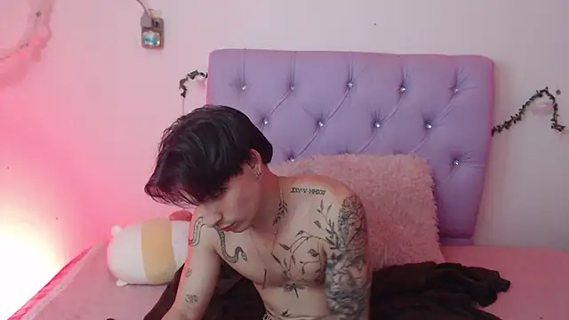 Snapshot of Apolo_Hidalgo01 chatting on January 23, 5:21 pm Apolo Hidalgo01 online show from January 23, 5:21 pm