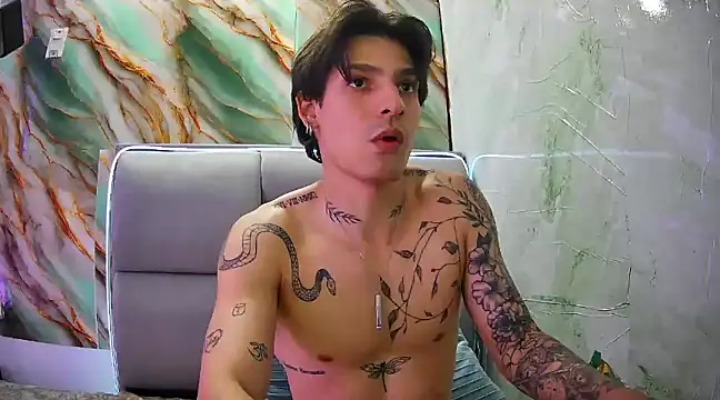 Snapshot of Apolo_Hidalgo01 chatting on February 5, 4:26 pm Apolo Hidalgo01 online show from February 5, 4:26 pm