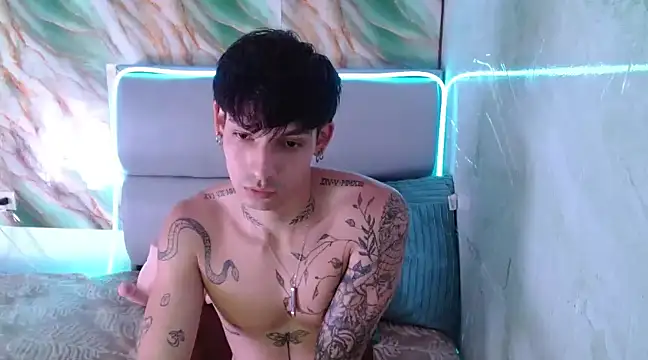 Snapshot of Apolo_Hidalgo01 chatting on March 21, 4:40 pm Apolo Hidalgo01 online show from March 21, 4:40 pm