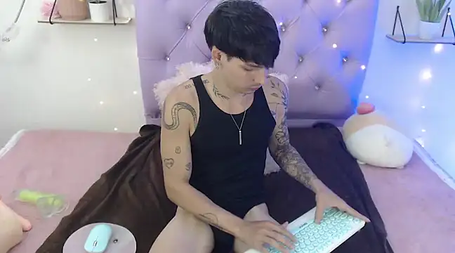 Snapshot of Apolo_Hidalgo01 chatting on March 15, 10:00 pm Apolo Hidalgo01 online show from March 15, 10:00 pm