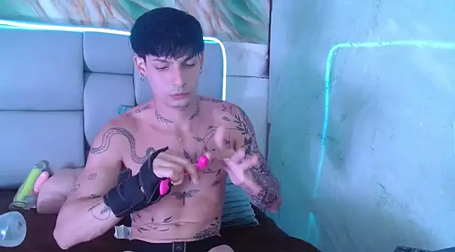 Snapshot of Apolo_Hidalgo01 chatting on March 5, 5:39 pm Apolo Hidalgo01 online show from March 5, 5:39 pm