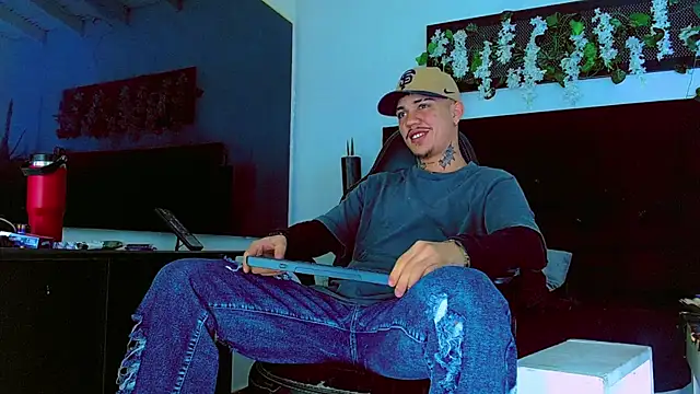 HannibalLester online show from April 9, 6:19 am