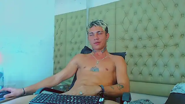 HannibalLester online show from December 23, 8:22 am