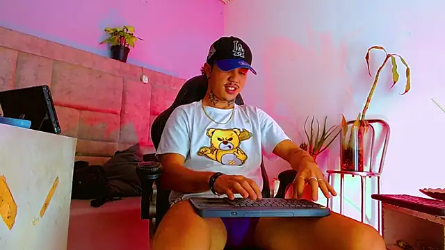 HannibalLester online show from September 13, 5:41 am