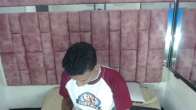 AbrahanBratz online show from January 15, 2:42 pm