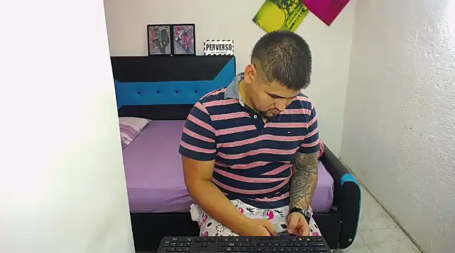 Snapshot of pitbullveryhot chatting on March 9, 7:59 pm pitbullveryhot online show from March 9, 7:59 pm