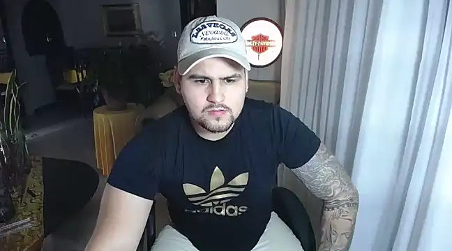 Snapshot of pitbullveryhot chatting on February 20, 3:34 am pitbullveryhot online show from February 20, 3:34 am