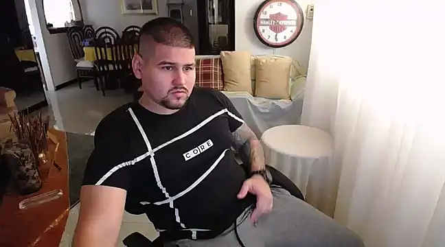 Snapshot of pitbullveryhot chatting on February 25, 2:00 pm pitbullveryhot online show from February 25, 2:00 pm