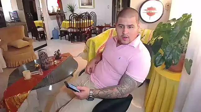 Snapshot of pitbullveryhot chatting on February 7, 1:53 pm pitbullveryhot online show from February 7, 1:53 pm