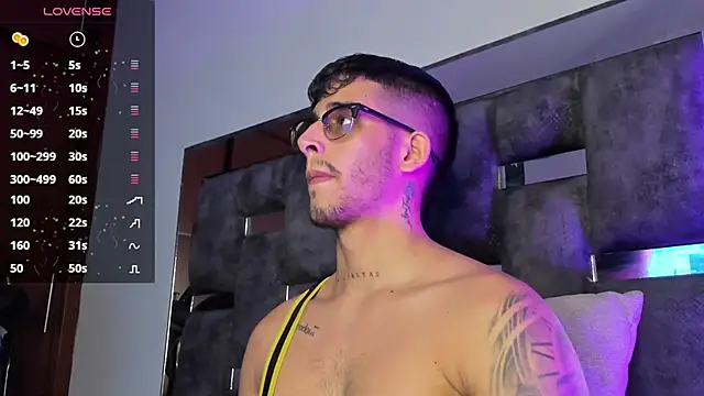 Snapshot of iamcamiloo_ chatting on March 22, 1:11 am iamcamiloo  online show from March 22, 1:11 am