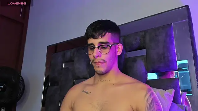 Snapshot of iamcamiloo_ chatting on March 16, 4:41 am iamcamiloo  online show from March 16, 4:41 am