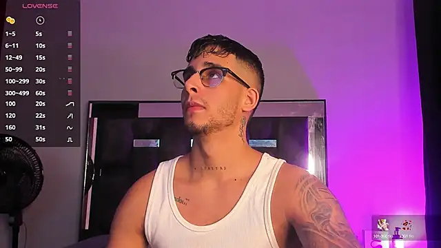 Snapshot of iamcamiloo_ chatting on March 2, 4:50 am iamcamiloo  online show from March 2, 4:50 am