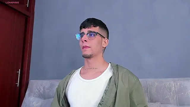 Snapshot of iamcamiloo_ chatting on January 14, 10:17 am iamcamiloo  online show from January 14, 10:17 am