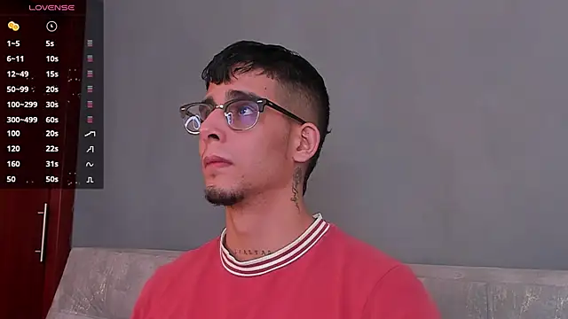 Snapshot of iamcamiloo_ chatting on December 20, 4:53 am iamcamiloo  online show from December 20, 4:53 am