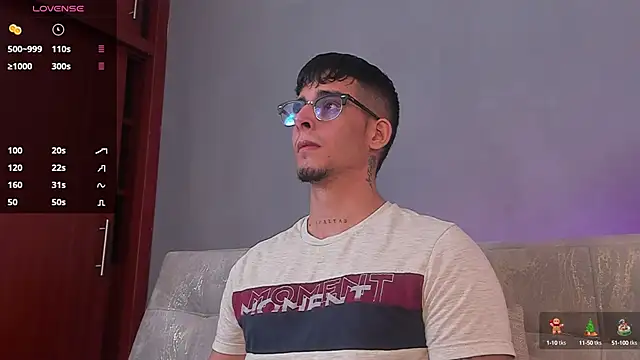 Snapshot of iamcamiloo_ chatting on December 30, 3:25 am iamcamiloo  online show from December 30, 3:25 am