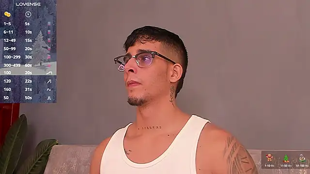 Snapshot of iamcamiloo_ chatting on December 13, 4:11 am iamcamiloo  online show from December 13, 4:11 am