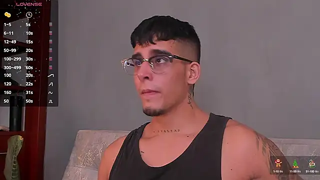 Snapshot of iamcamiloo_ chatting on December 17, 4:34 am iamcamiloo  online show from December 17, 4:34 am