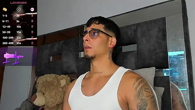 Snapshot of iamcamiloo_ chatting on October 28, 11:45 am iamcamiloo  online show from October 28, 11:45 am