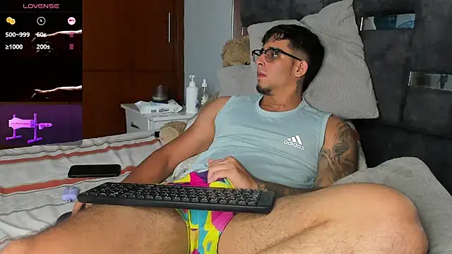 Snapshot of iamcamiloo_ chatting on September 18, 5:31 am iamcamiloo  online show from September 18, 5:31 am