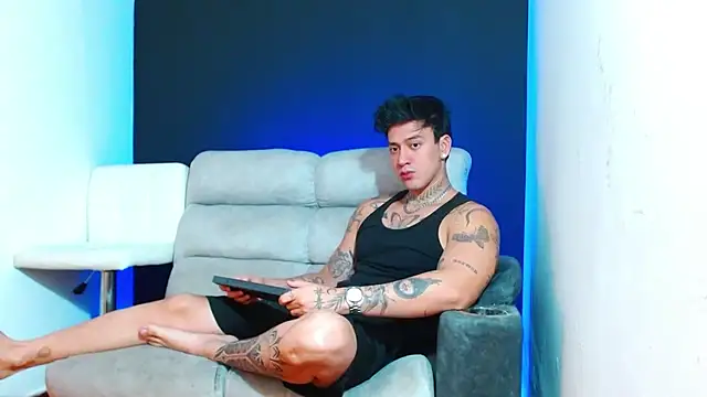 JUSTIN FULLER1 online show from February 14, 7:42 pm