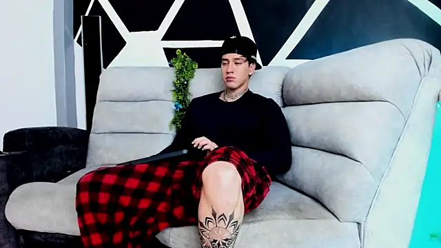 JUSTIN FULLER1 online show from October 20, 7:29 pm