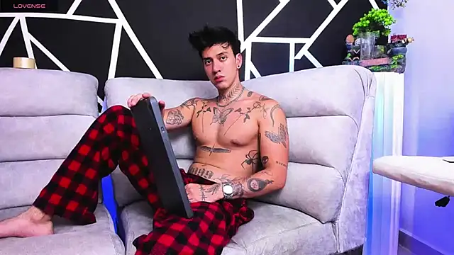 JUSTIN FULLER1 online show from February 27, 10:42 pm