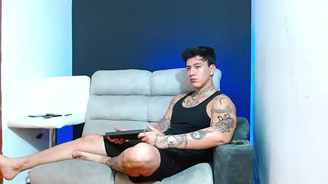 JUSTIN FULLER1 online show from April 2, 9:22 pm