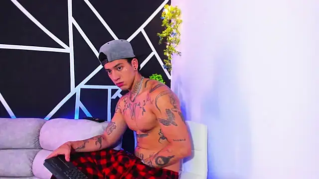 JUSTIN FULLER1 online show from February 1, 2:34 pm