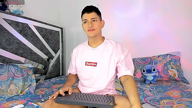 Snapshot of ander_deimond_ chatting on February 14, 2:33 pm ander deimond  online show from February 14, 2:33 pm