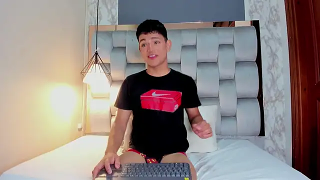 Snapshot of ander_deimond_ chatting on December 2, 1:22 pm ander deimond  online show from December 2, 1:22 pm