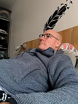 bogland33 online show from February 9, 2:00 pm